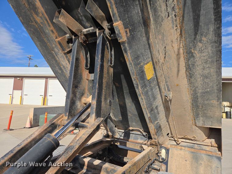 image for item ER1568 1991 Ford F800 dump truck