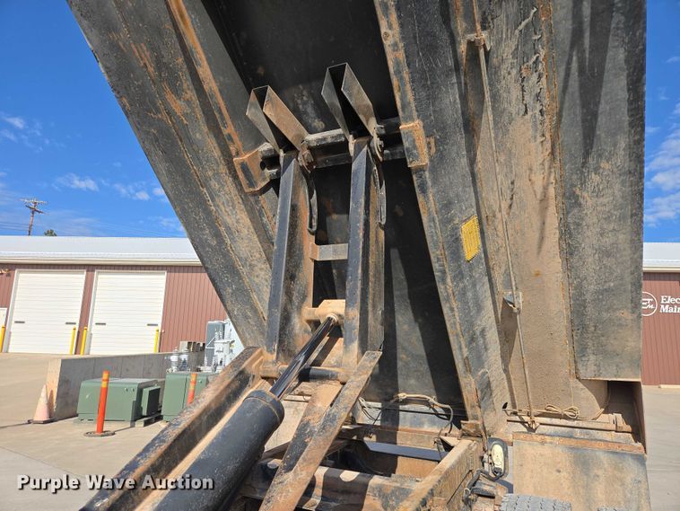 image for item ER1568 1991 Ford F800 dump truck