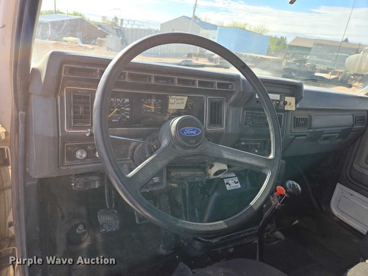 image for item ER1568 1991 Ford F800 dump truck
