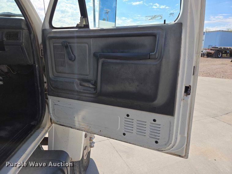 image for item ER1568 1991 Ford F800 dump truck