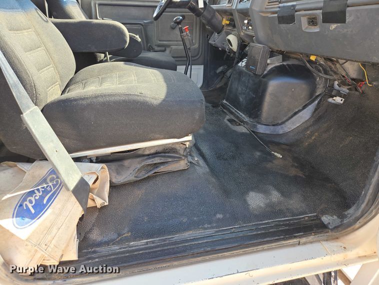 image for item ER1568 1991 Ford F800 dump truck