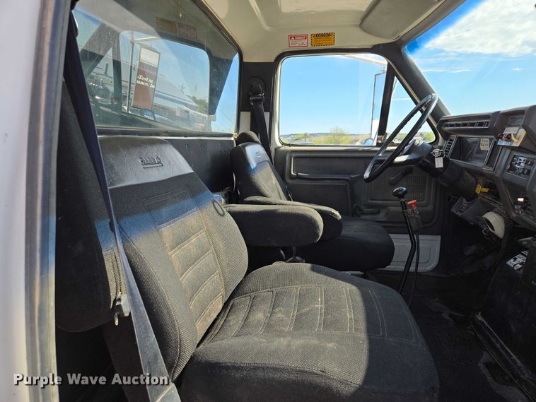 image for item ER1568 1991 Ford F800 dump truck