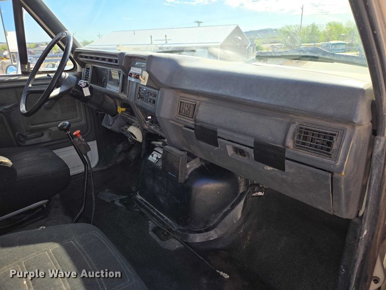 image for item ER1568 1991 Ford F800 dump truck
