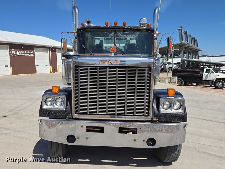 image for item ER1569 1986 GMC General semi truck