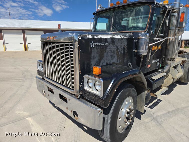image for item ER1569 1986 GMC General semi truck