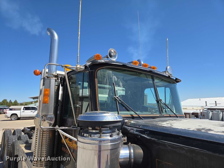 image for item ER1569 1986 GMC General semi truck