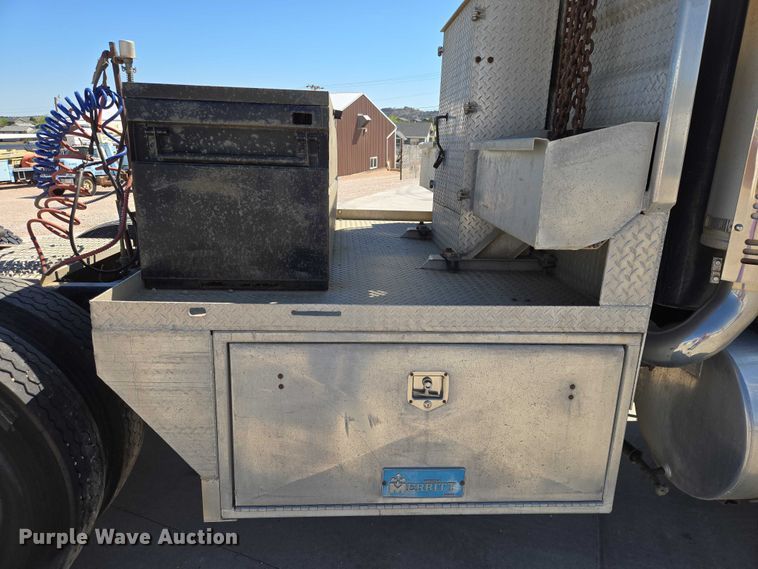 image for item ER1569 1986 GMC General semi truck
