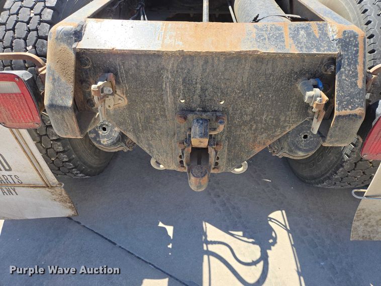image for item ER1569 1986 GMC General semi truck