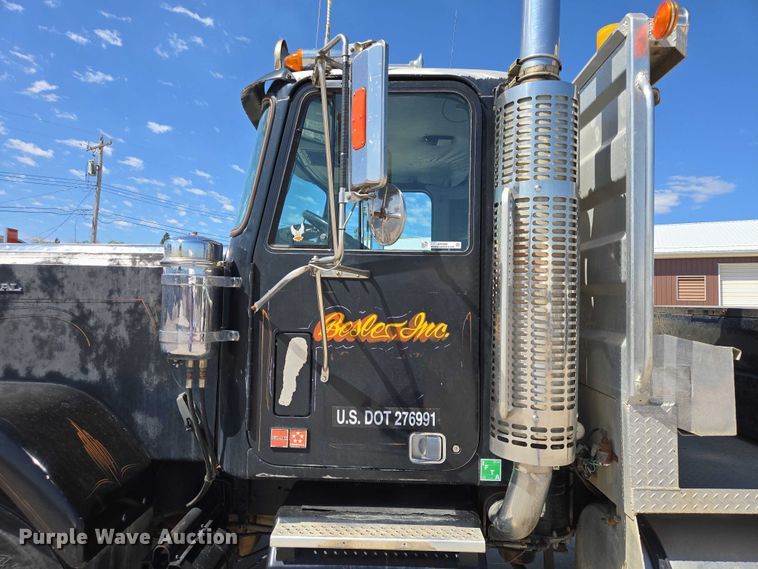 image for item ER1569 1986 GMC General semi truck
