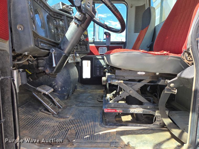 image for item ER1569 1986 GMC General semi truck