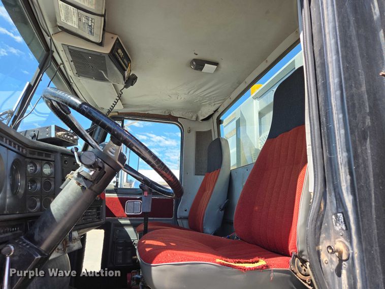 image for item ER1569 1986 GMC General semi truck