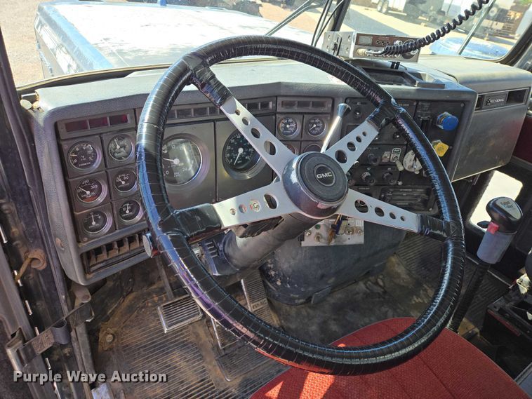 image for item ER1569 1986 GMC General semi truck