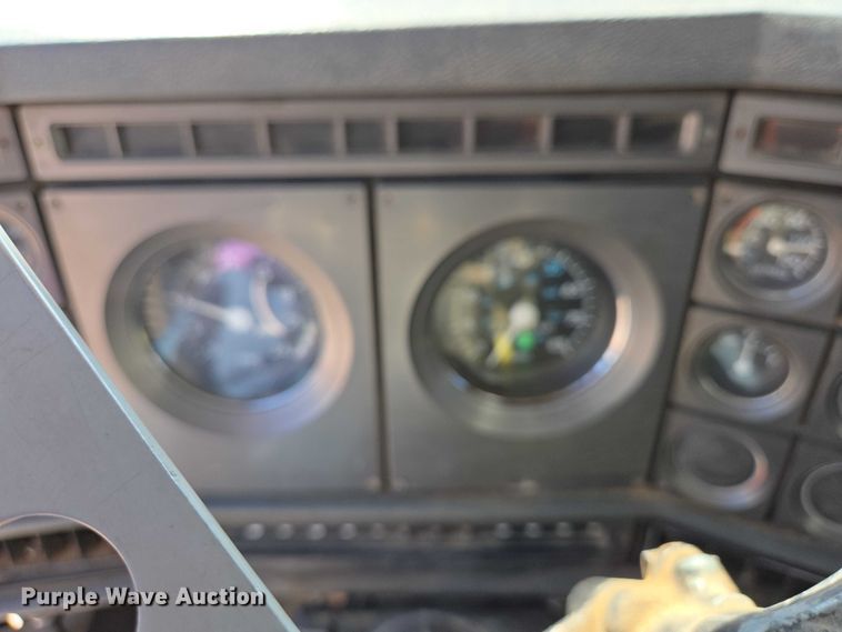 image for item ER1569 1986 GMC General semi truck