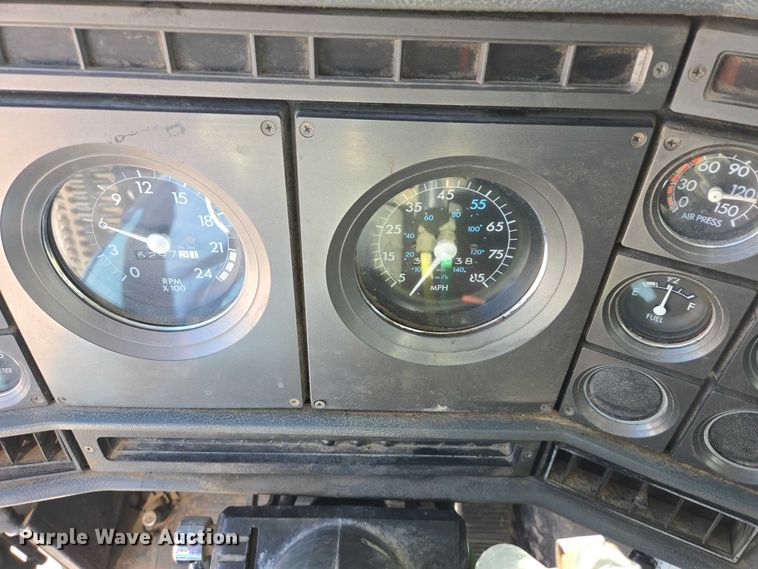 image for item ER1569 1986 GMC General semi truck