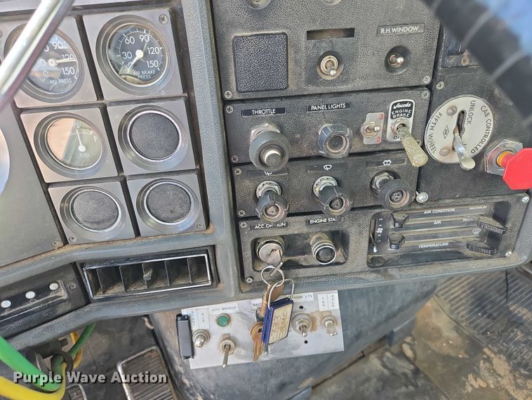 image for item ER1569 1986 GMC General semi truck