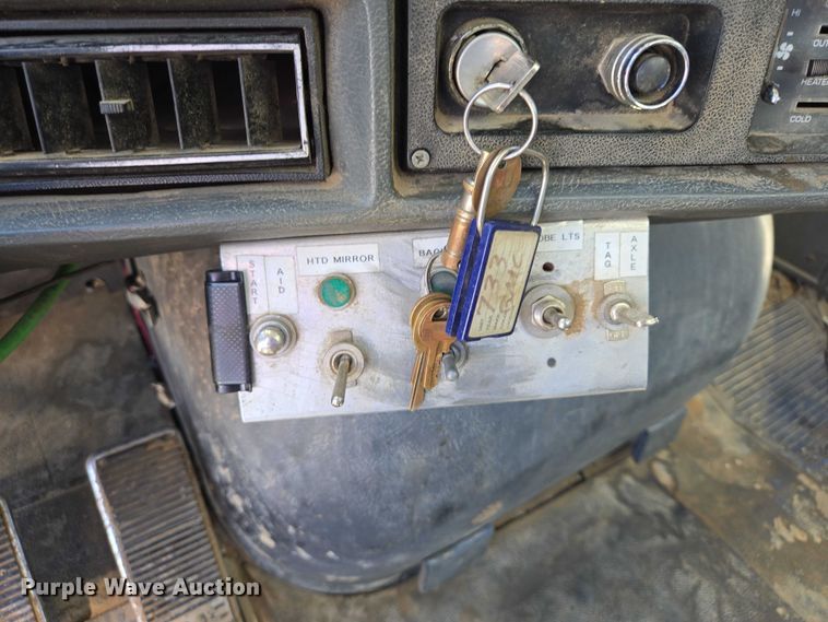 image for item ER1569 1986 GMC General semi truck