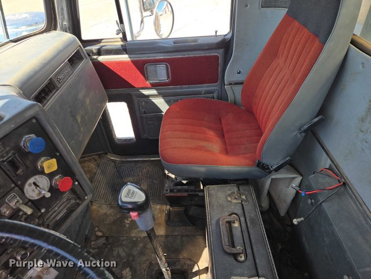 image for item ER1569 1986 GMC General semi truck