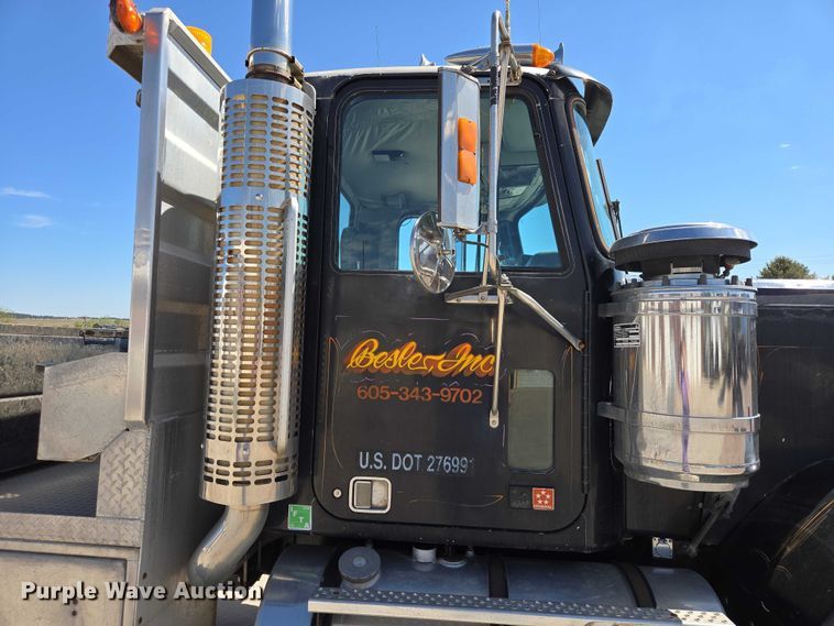 image for item ER1569 1986 GMC General semi truck