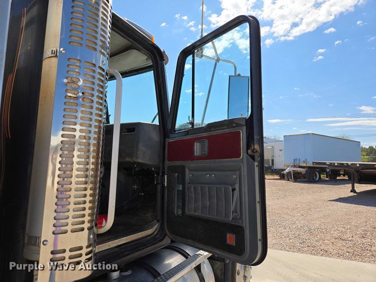 image for item ER1569 1986 GMC General semi truck