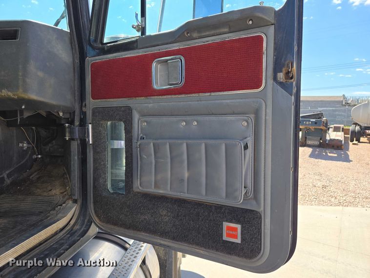 image for item ER1569 1986 GMC General semi truck