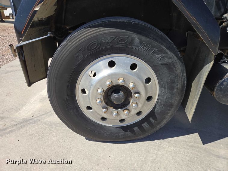 image for item ER1569 1986 GMC General semi truck