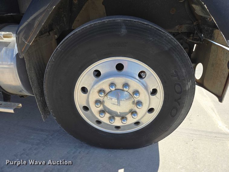 image for item ER1569 1986 GMC General semi truck