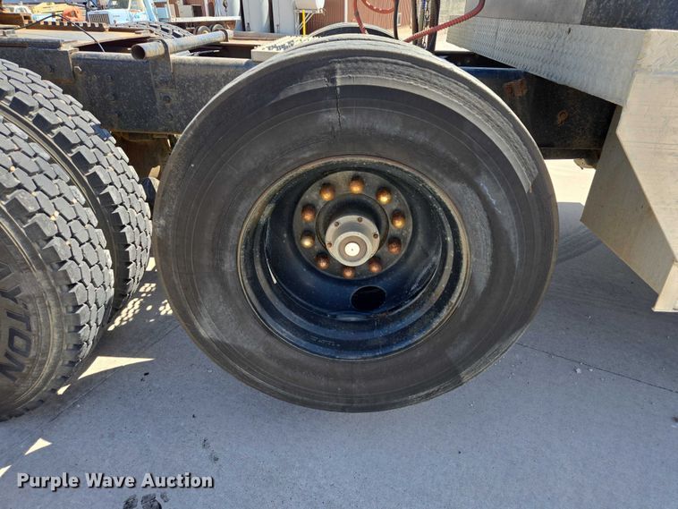 image for item ER1569 1986 GMC General semi truck