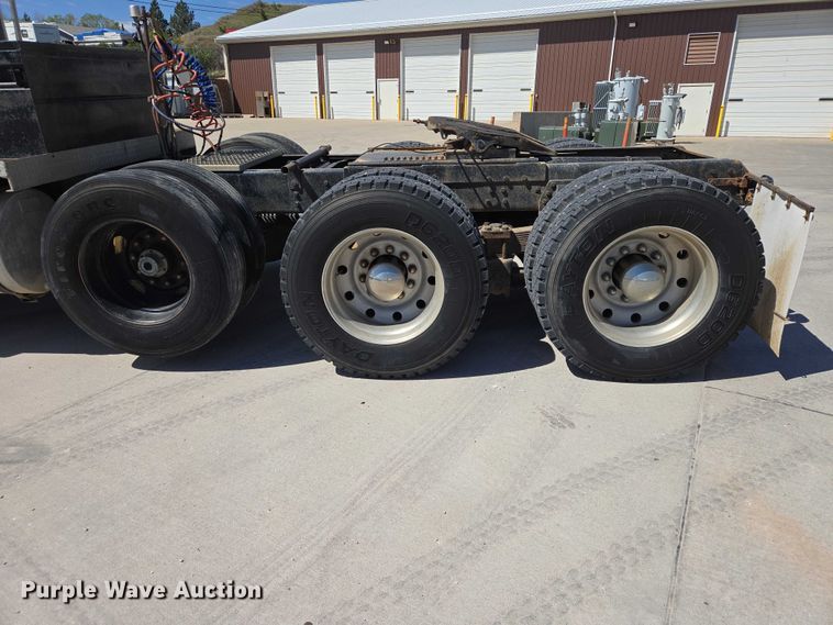 image for item ER1569 1986 GMC General semi truck