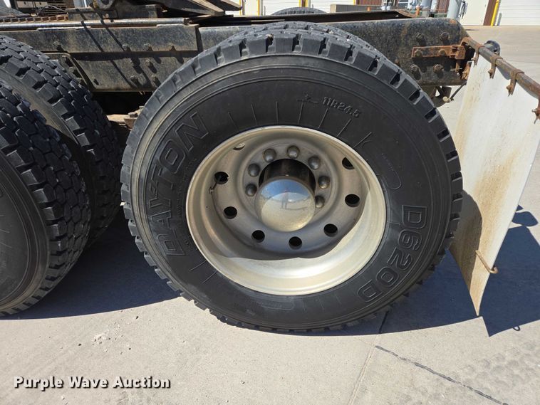 image for item ER1569 1986 GMC General semi truck