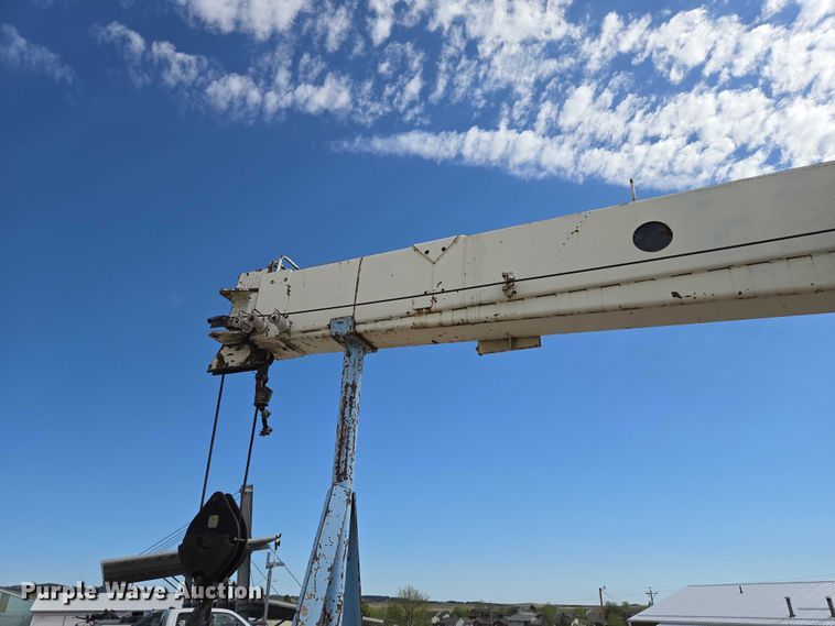 image for item ER1570 1981 GMC Brigadier crane truck