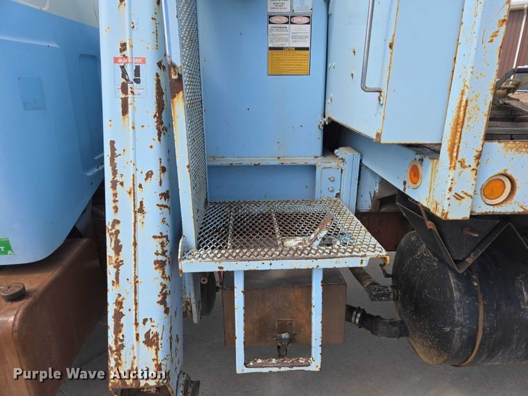 image for item ER1570 1981 GMC Brigadier crane truck