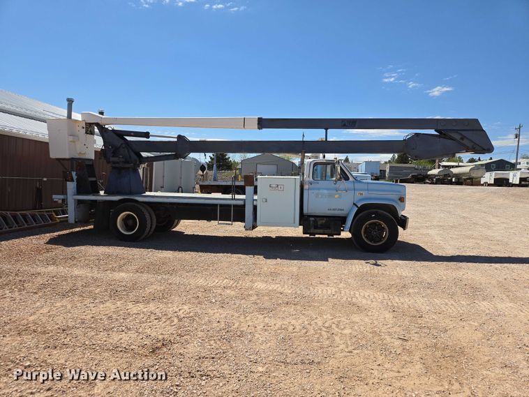 image for item ER1571 1981 GMC C7500 bucket truck