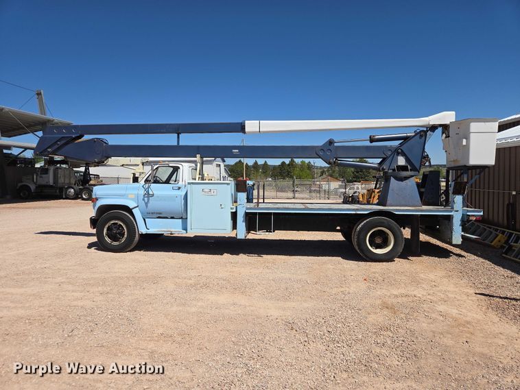 image for item ER1571 1981 GMC C7500 bucket truck