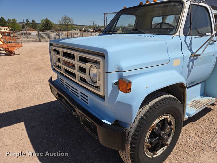image for item ER1571 1981 GMC C7500 bucket truck