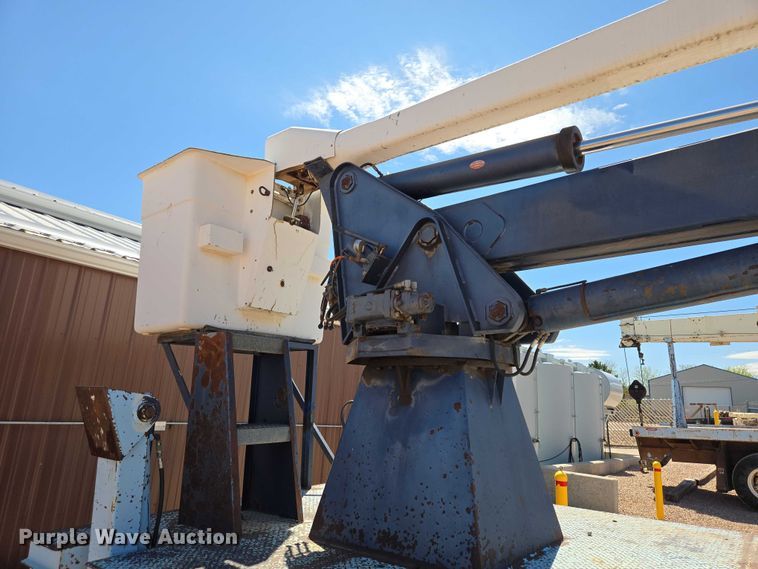 image for item ER1571 1981 GMC C7500 bucket truck