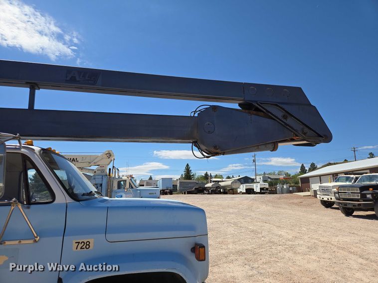 image for item ER1571 1981 GMC C7500 bucket truck