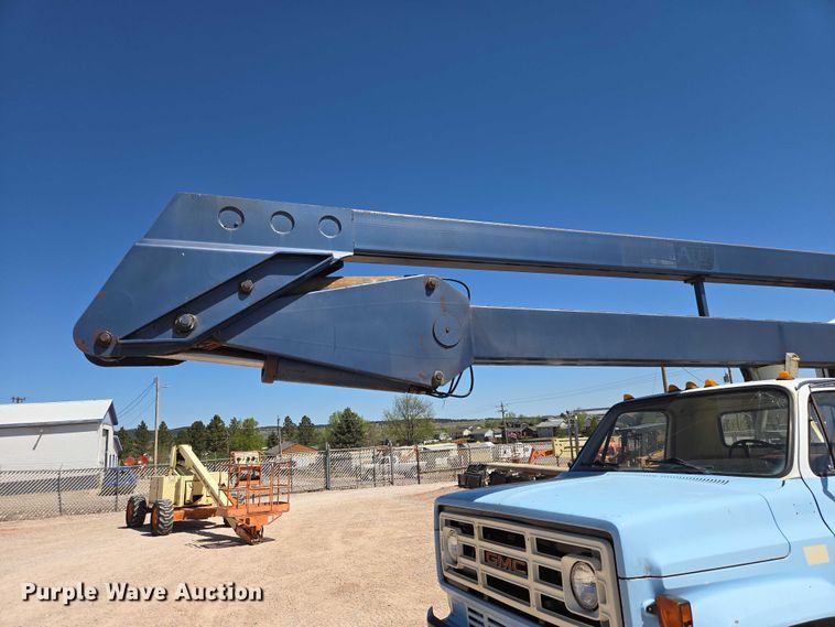 image for item ER1571 1981 GMC C7500 bucket truck