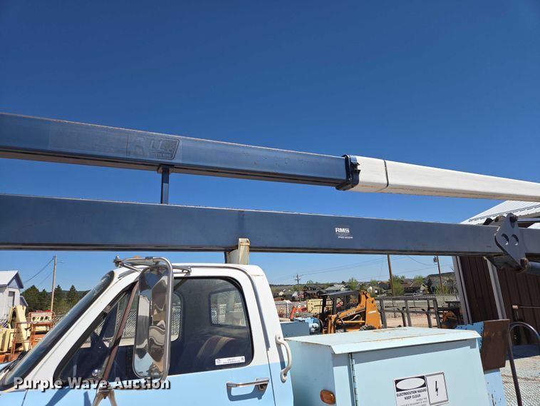 image for item ER1571 1981 GMC C7500 bucket truck