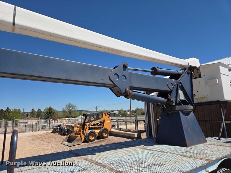 image for item ER1571 1981 GMC C7500 bucket truck