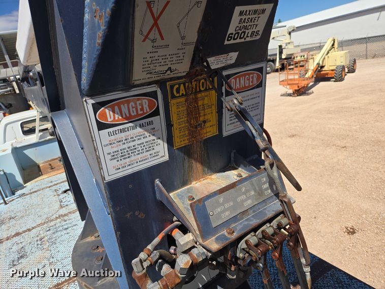 image for item ER1571 1981 GMC C7500 bucket truck