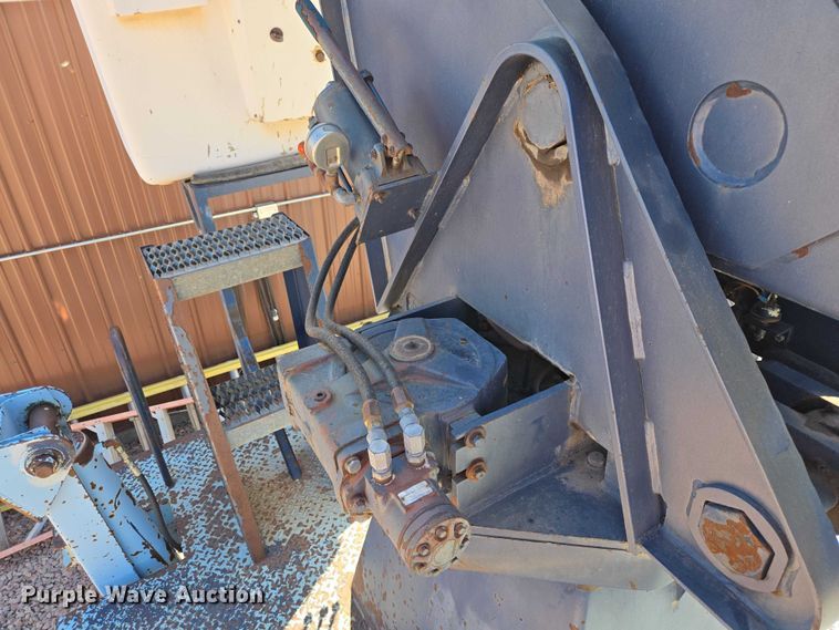 image for item ER1571 1981 GMC C7500 bucket truck