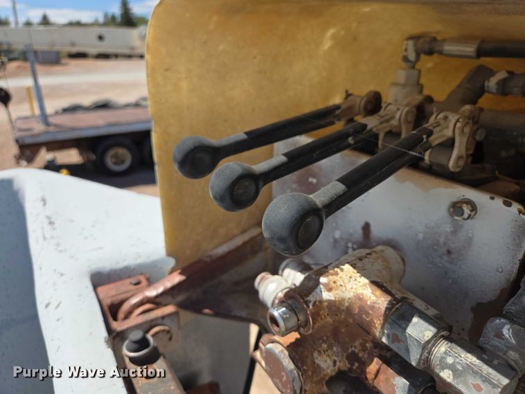 image for item ER1571 1981 GMC C7500 bucket truck