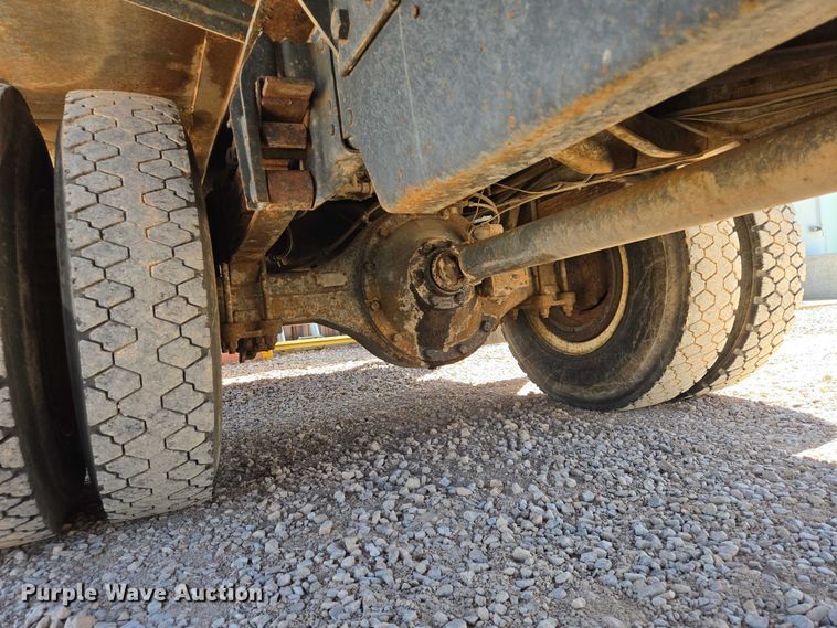 image for item ER1571 1981 GMC C7500 bucket truck