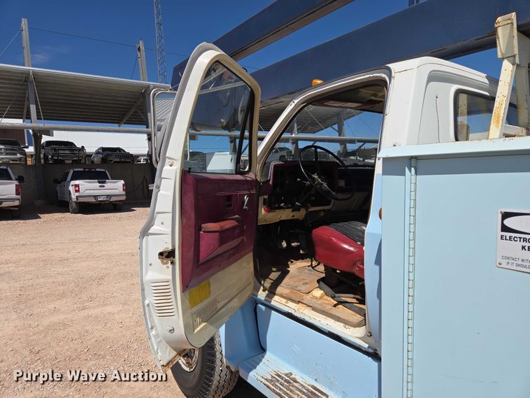 image for item ER1571 1981 GMC C7500 bucket truck