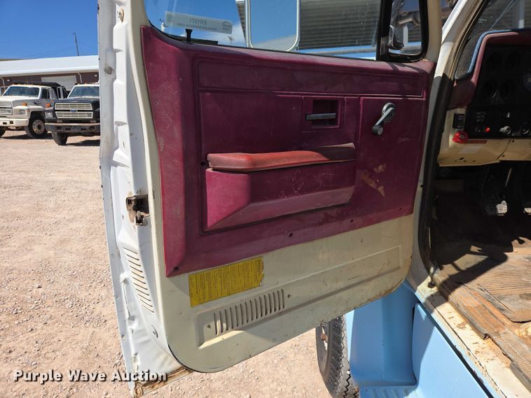 image for item ER1571 1981 GMC C7500 bucket truck
