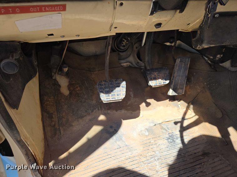 image for item ER1571 1981 GMC C7500 bucket truck