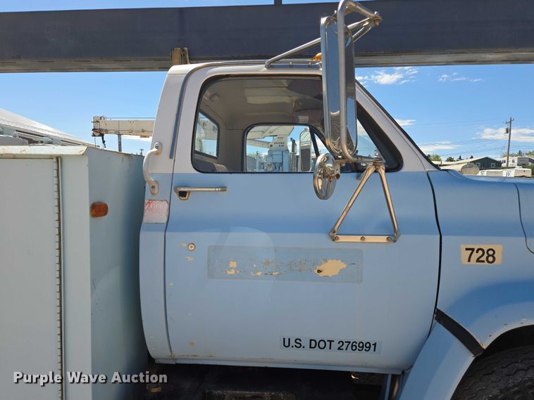 image for item ER1571 1981 GMC C7500 bucket truck