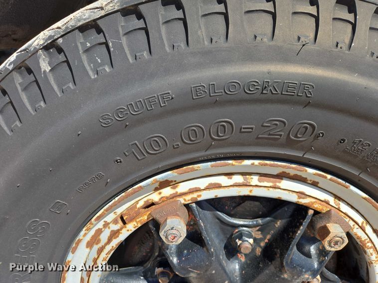 image for item ER1571 1981 GMC C7500 bucket truck