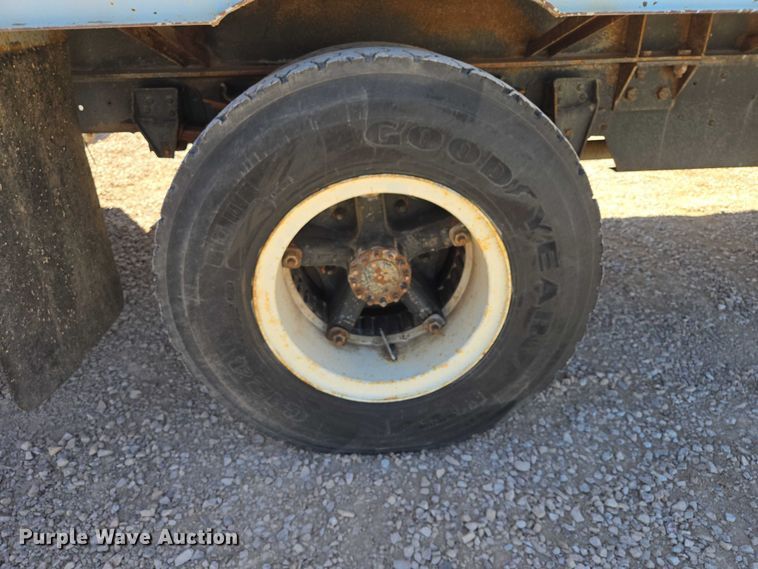 image for item ER1571 1981 GMC C7500 bucket truck