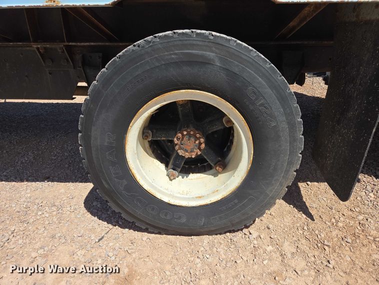 image for item ER1571 1981 GMC C7500 bucket truck